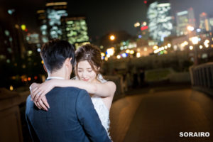 大阪｜夕暮れ〜夜の中之島周辺で行う洋装ウェディングロケーション撮影