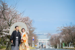 滋賀｜春の日吉大社で行う和装ロケーション前撮り写真撮影